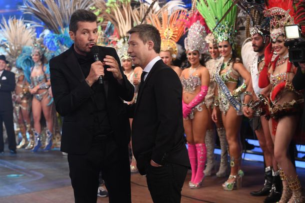 Marcelo Tinelli y Adrián Suar en la apertura de ShowMatch Marcelo Tinelli y Adrián Suar en la apertura de ShowMatch
