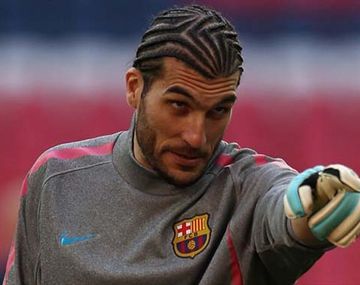 El insólito look del arquero del Barcelona tras sacarse las trenzas
