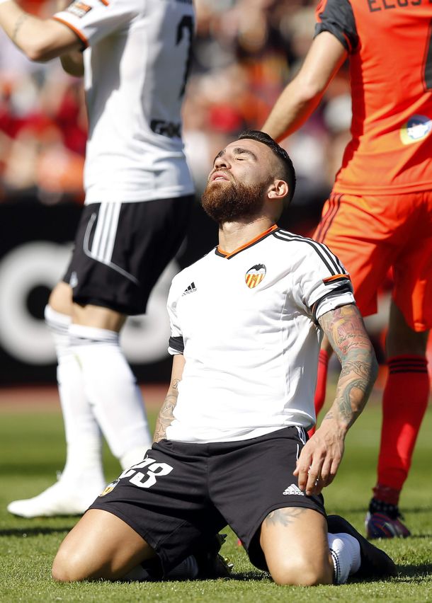 De no creer: Enzo Pérez pisó a su compañero Otamendi y lo sacó de la cancha