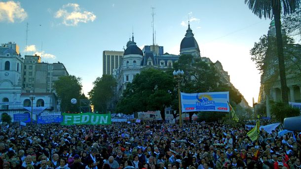 Masiva marcha a Plaza de Mayo