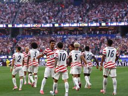Furor con la estrella de Hollywood que fue a ver a Estados Unidos vs. Paraguay con una remera argentina Furor con la estrella de Hollywood que fue a ver a Estados Unidos vs. Paraguay con una remera argentina