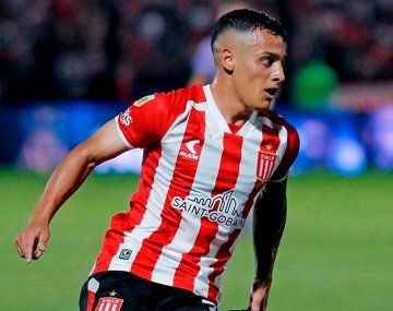 Alocado festejo: Tiago Palacios chocó contra una estación de servicio