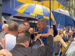 Así llegaba Palermo a votar acompañado por el canto de los hinchas