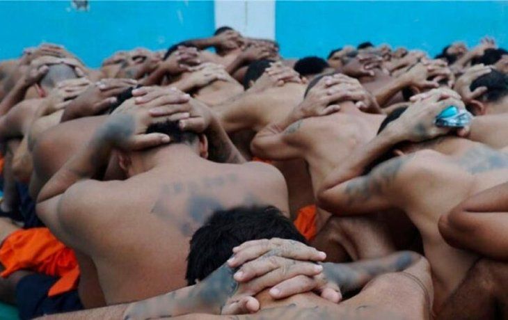 Ecuador: un sangriento motín en una cárcel dejó una treintena de muertos