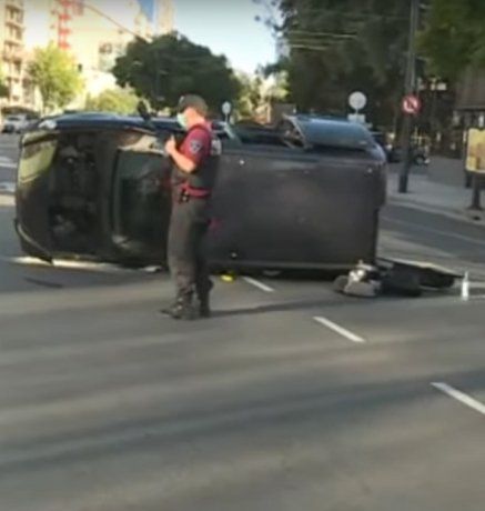 Volcó una camioneta con 7 jóvenes en Avenida del Libertador