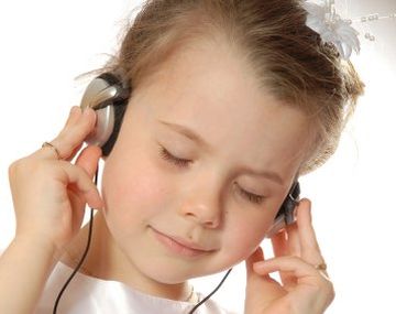 Girl-listening-to-music