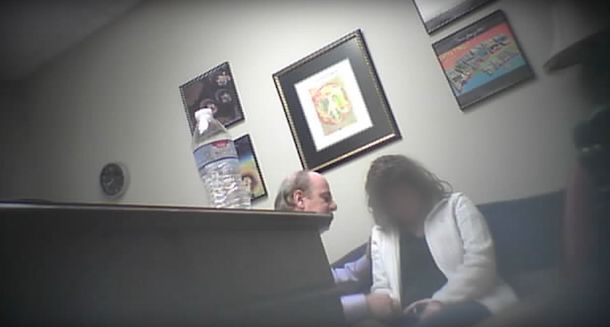 Un abogado que hipnotizaba a sus pacientes para abusar de ellas irá preso 12 años