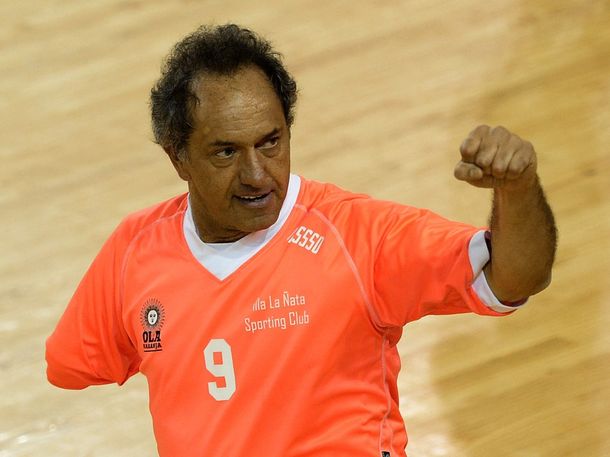 Daniel Scioli sorprendió con una yerba con su apodo y se comparó con Lionel Messi: Si él puede...