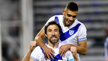 Pavone festeja su gol de penal frente a Sarmiento Pavone festeja su gol de penal frente a Sarmiento