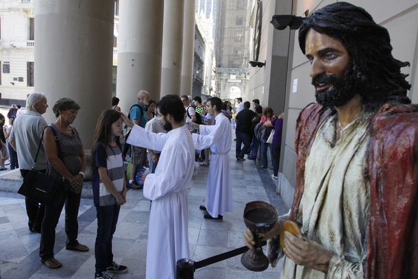Empieza el Vía Crucis porteño en Avenida de Mayo