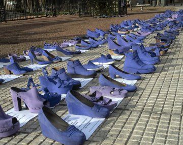 Ni Una Menos: zapatos violetas en el Congreso para visibilizar a 150 víctimas de femicidios