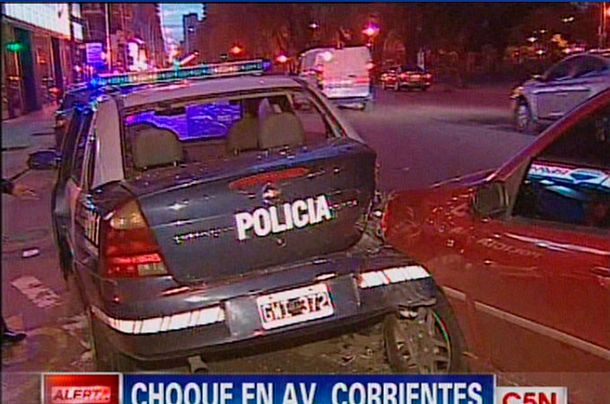 Perdió el control y chocó contra dos patrulleros en Chacarita