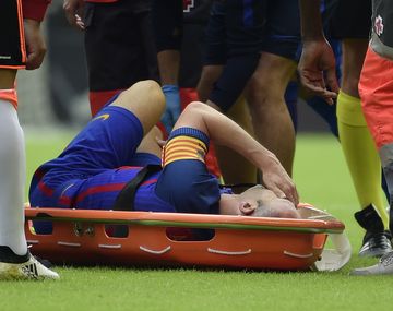 Andrés Iniesta se lesionó en el partido ante Valencia