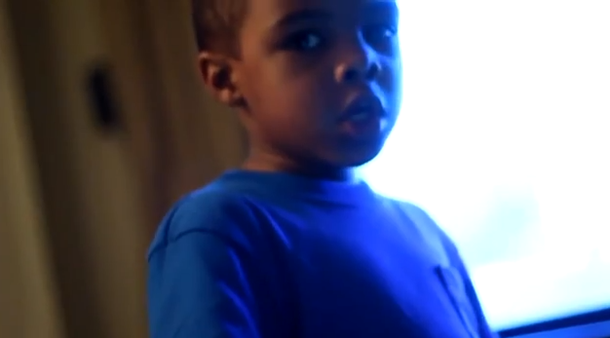 Un nene de cuatro años que la rompe rapeando es furor en la web