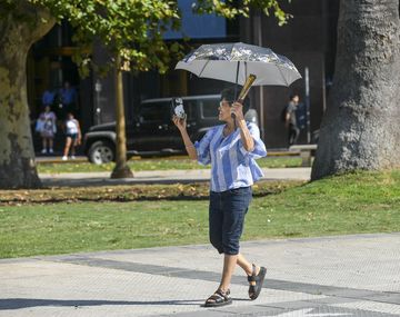 El paraguas salió a pasear: qué pasó con la lluvia y cuándo se va el calor