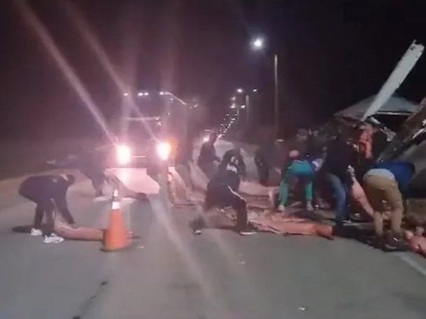 San Luis: volcó un camión de carne y saquearon su contenido