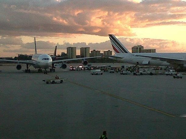 Miami: un avión de Aerolíneas Argentinas rozó con otro en la pista