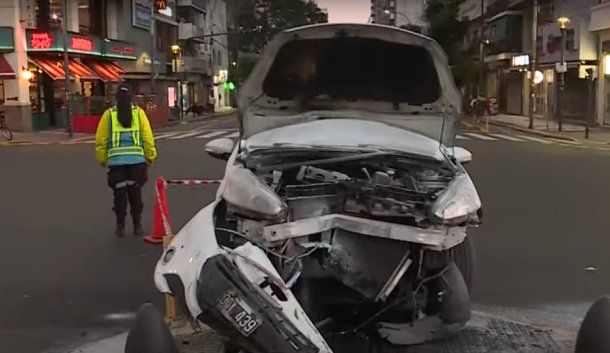 Impresionante choque en Villa Crespo: un auto quedó destrozado