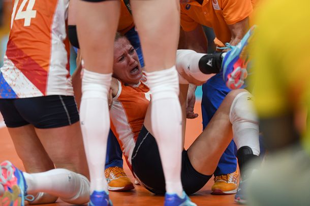 VIDEO: Terrible lesión de una jugadora de vóley holandesa