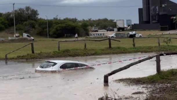 Temporal en Pinamar: varios autos quedaron bajo el agua, incluido el del arquero de River