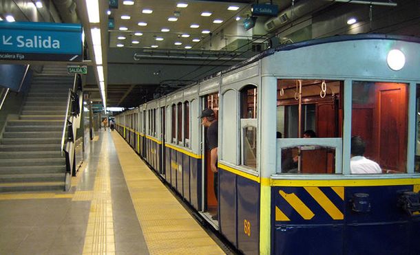 Gremialistas de la UTA paran todas las líneas de subte