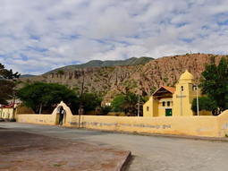 El pueblo en medio de la Cordillera que tiene paisajes únicos