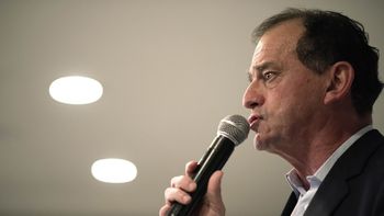 Manini Ríos confirmó que Cabildo Abierto continuará en la coalición de gobierno. Manini Ríos confirmó que Cabildo Abierto continuará en la coalición de gobierno.