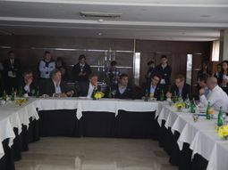 Reunión del Gobierno con empresarios. Imagen de archivo Reunión del Gobierno con empresarios. Imagen de archivo