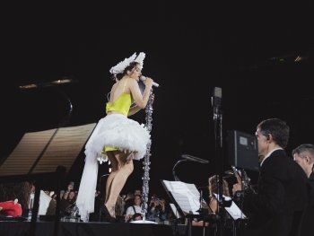 Rosalía desde el centro de la arena