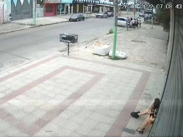 VIDEO: atropelló a un grupo de amigos y mató a una chica en Laferrere