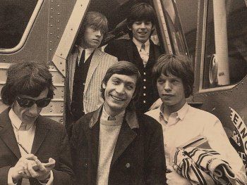 La noche que Charlie Watts le dio una trompada a Mick Jagger