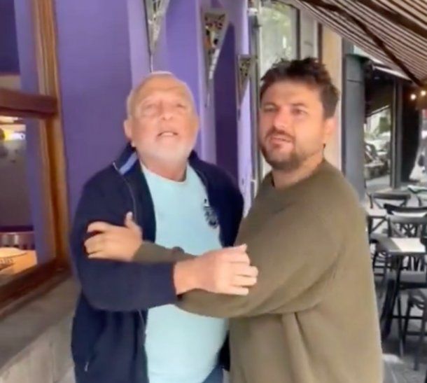 El violento escrache que sufrió Juan Grabois mientras tomaba un café con su padre
