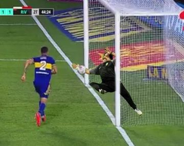 Fua el Diego: los memes por la insólita jugada en el final del Superclásico