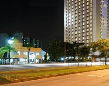 La puerta del hotel en el que se hospeda Boca