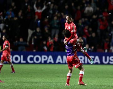 Argentinos venció a Liverpool y se metió en los octavos de final