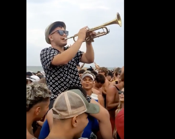 Con una trompeta y al estilo mundial