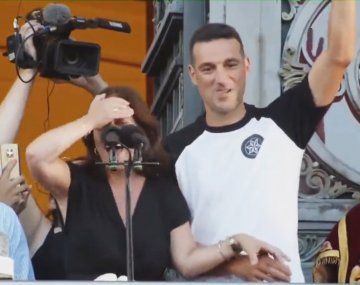 El insólito error de la alcaldesa de La Coruña al presentar a Lionel Scaloni 