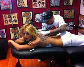 Jésica Cirio impactó con un enorme tatuaje en forma de alas