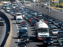 colapsaron las autopistas por el exodo turistico colapsaron las autopistas por el exodo turistico