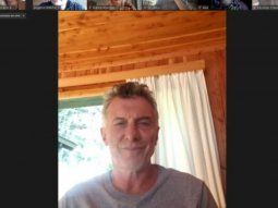 en medio de la polemica por las clases presenciales en pandemia, mauricio macri aprende por zoom