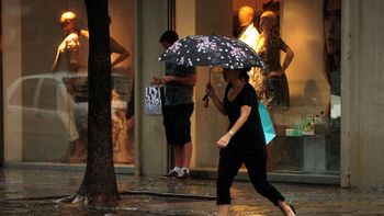 las fuertes lluvias generaron inundacion y caos en varios barrios las fuertes lluvias generaron inundacion y caos en varios barrios