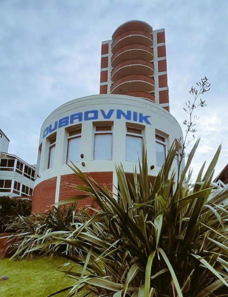 Se derrumbó el hotel Dubrovnik en Villa Gesell 