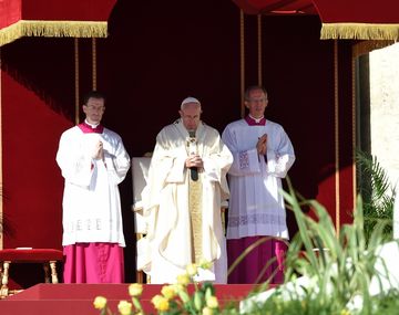 El papa Francisco, durante la canonización del cura Brochero, primer santo argentino.