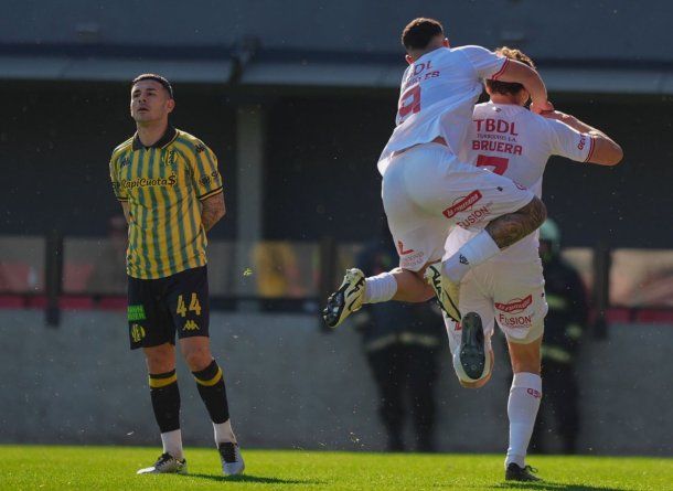 Barracas Central le ganó 3-1 a Aldosivi y es puntero de la Zona A del Torneo Clausura