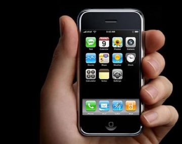 Un hombre demanda a Apple al considerarse el precursor del iPhone