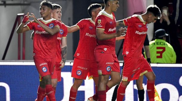 Argentinos Juniors goleó 3-0 a Newells en La Paternal