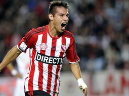 Auzqui, celebrando un gol con Estudiantes Auzqui, celebrando un gol con Estudiantes