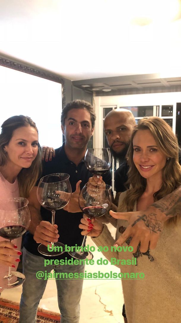 Champagne y descontrol: Felipe Melo deliró con el triunfo de Bolsonaro en Brasil