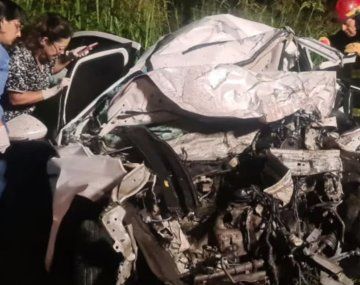 El impresionante choque entre un micro y un auto: tres muertos