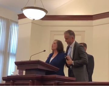 Interrumpió una misa para contar que había sido violada hace 34 años por un mormón